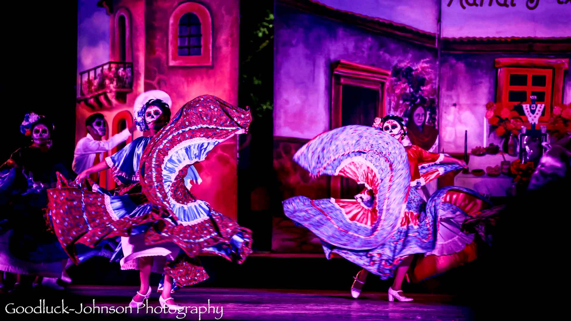 cantinas dancers merida mexico