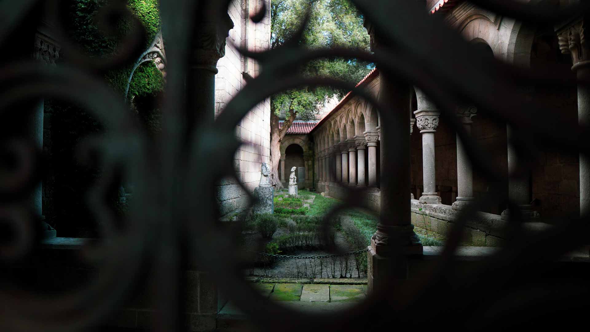 Guimaraes Travel Guide Image of statue inside Museu de Alberto Sampaio Gardens